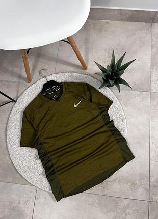 Футболка від nike