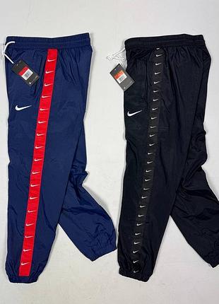 Нейлонові штани nike на лампасах