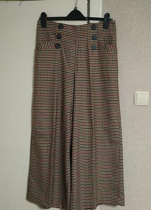 Стильные укороченные брюки от zara