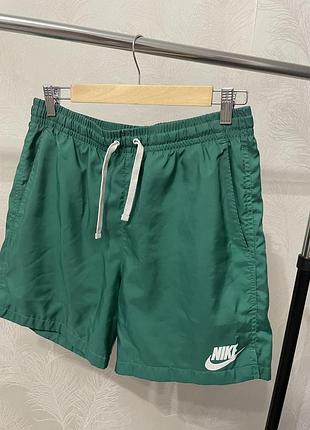 Спортивні чоловічі шорти nike