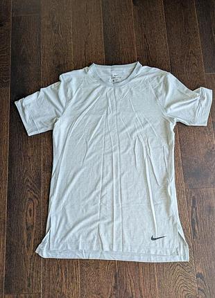 Технологичная спортивная футболка nike dri-fit yoga / training с лиоцеллом