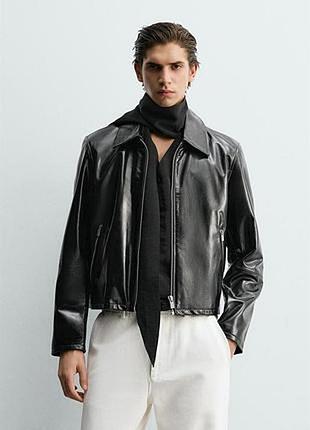 Чоловіча шкіряна куртка zara чорного кольору