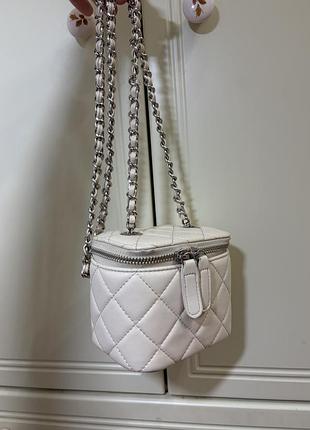 Сумочка в стилі chanel з довгим ланцюжком