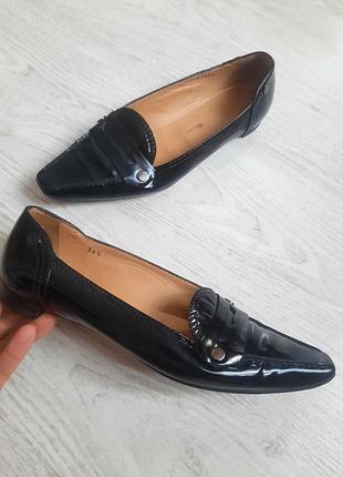 Італійські лакові туфлі лофери на низькому підборі балетки tod's