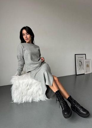 Теплий жіночий костюм з кофтою та спідницею міді