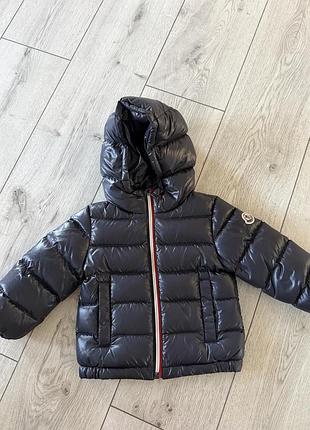 Продаю оригінальна moncler bady — дитячий пуховик, темно синього кольору, стан як нова, 80-85