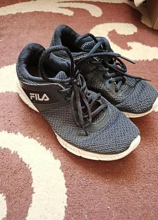 Легкі чорні сітчасті кросівки fila, розмір 38.5 (24.5 см)