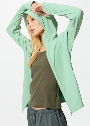 Легкая толстовка uniqlo с защитой от ультрафиолета upf40+ и технологией airism