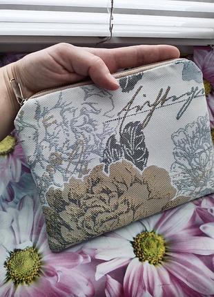 Косметичка hand-made , изготовлена  вручную из плотного, супер прочного,  износостойкого обивочного материала ,текстиль.  19.5/15см.