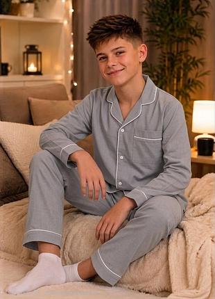 Сіра класична піжама для хлопчика. дитяча піжама на ґудзиках. бавовняна однотонна піжама. 134-140