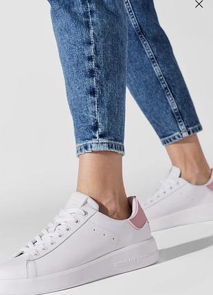 Білі кросівки guess