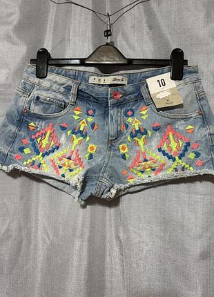 Короткие женские джинсовые шорты с вышивкой denim co
