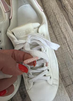 Білі кросівки guess