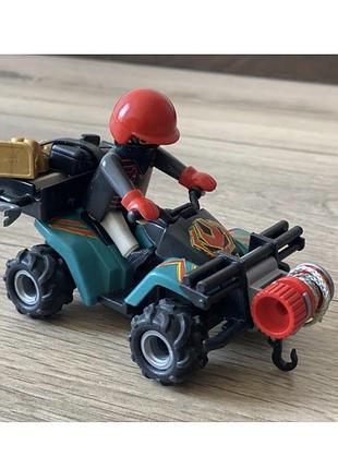 Playmobil грабіжник із здобиччю на квадроциклі