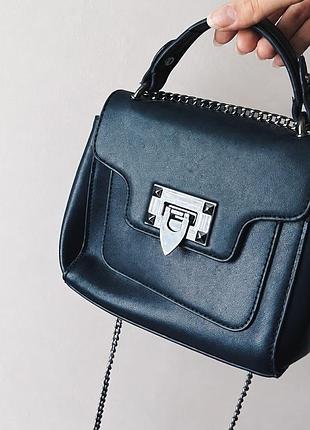 Стильна жіноча сумочка у трендовому кольорі navy blue