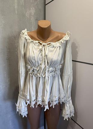Дуже гарна молочна блуза red valentino розмір l