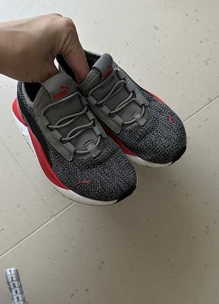 Дуже легкі кросівки puma