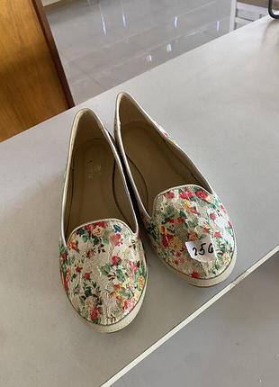 Жіночі балетки