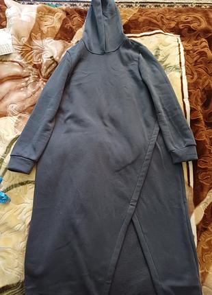 Тепла сукня з розрізом