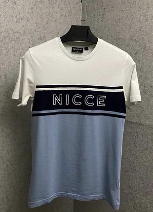 Біло-блакитна футболка від бренду nicce london