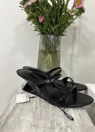 Шкіряні шльопки zara 38