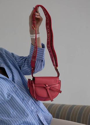 Міська крос боді для дівчини loewe брендова шкіряна сумочка через плече жіноча маленька сумка крос боді лоев рожевий