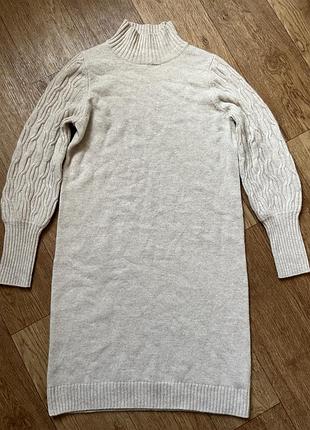 Бежевое платье с высоким воротником-стойкой «pure cashmere»
