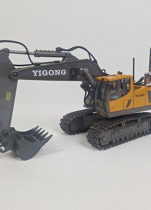 Радіокерований екскаватор yigong yg258c 11ch на пульті керування 2.4 ггц, металевий ківш, світло та звук
