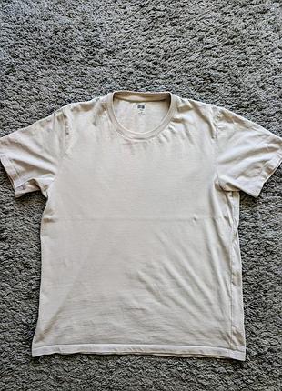 Базовая котоновая футболка uniqlo, size m (женский l/xl), unisex, состояние идеальное, плечи 44 подпятника 55 длина 67