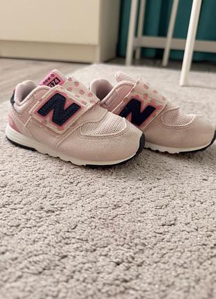 Дитячі кросівки new balance 🍓🩷