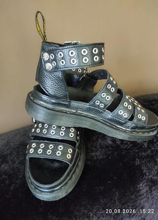 Масивні чорні шкіряні сандалі dr. martens clarissa ii hdw
