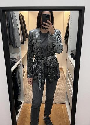 Оксамитовий піджак zara basic з поясом / стильний велюровий жакет сірий