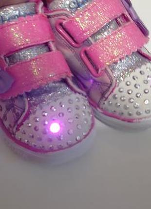Брендовые, яркие мокасины с огоньками skechers.
