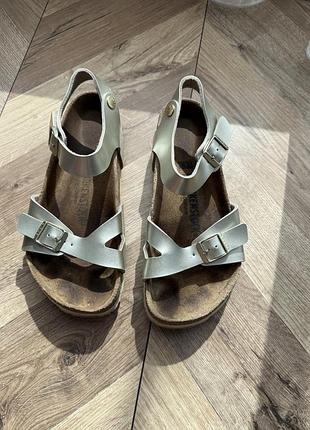 Оригінальні birkenstock босоніжки жіночі, золотий колір, розмір 38