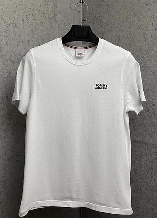 Біла футболка від бренду tommy hilfiger jeans