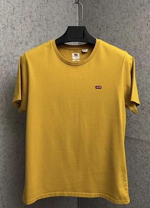 Жовта футболка від бренду levi’s