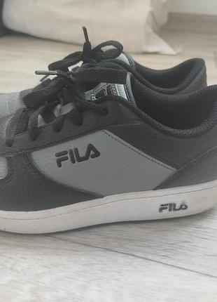 Продам кроссовки fila в идеальном состоянии 35 размер