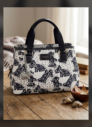Стильная и оригинальная сумка radley london с фирменным принтом скотч-терьера