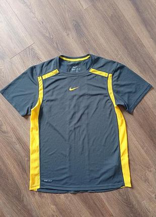 Брендова футболка nike.