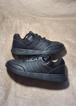 Шкіряні кросівки adidas, 38 розмір