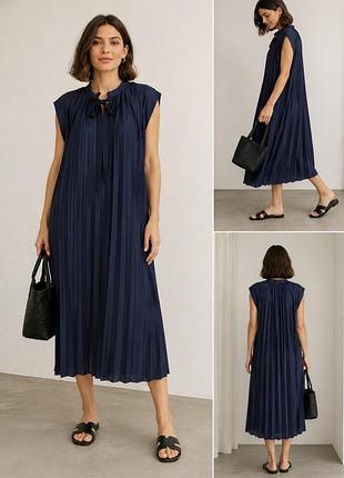 Довга сукня arket pleated jersey dress, колір dark blue