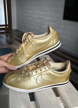 Кросівки nike classic cortez leather se "metallic gold"