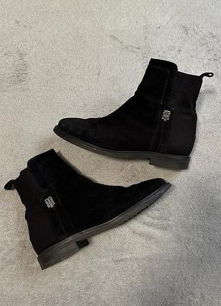 Жіночі замшеві ботильйони tommy hilfiger th essentials flat boot