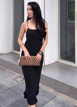 Чорна бавовняна трикотажна сукня сарафан по фігурі  zara
👍👍👍👍👍👍👍👍