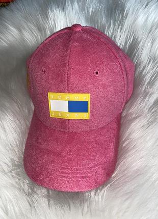 Кепка tommy jeans рожевого кольору, з шкіряним паском ззаду