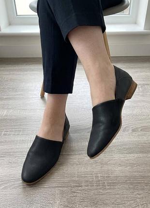 Стильні шкіряні туфлі - лофери clarks