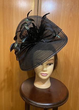 Вишуканий жіночий капелюшок-фасинатор (fascinator) від британського бренду karen millen.