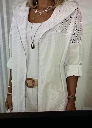Женская куртка-пиджак из тонкой ткани с прошвой