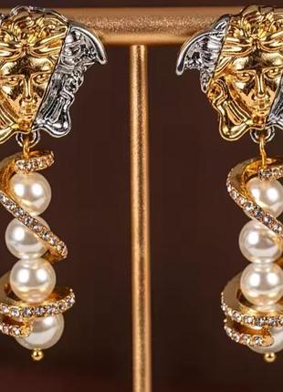 Роскошные серьги медуза с маркировкой versace с подвесками жемчужинами обрамленными кристаллами, люкс качество