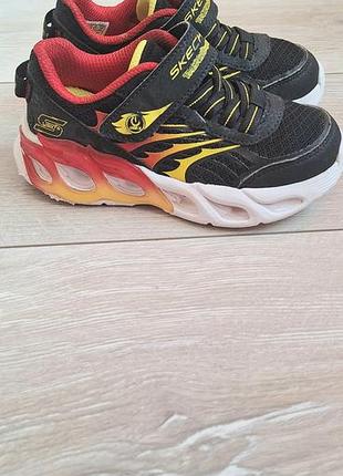 Кроссовки на мальчика р-р 27.5 skechers s-lights thermo flash 2.0